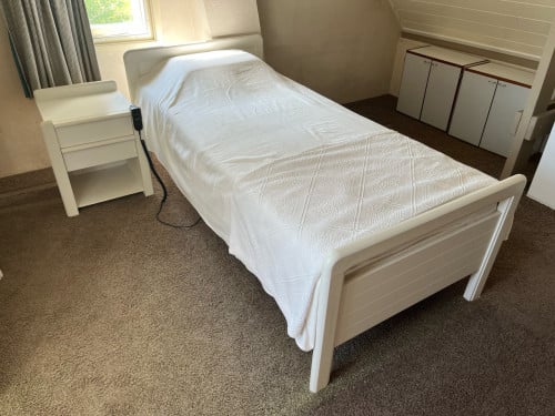 Bed (eenpersoons) elektrische bodem