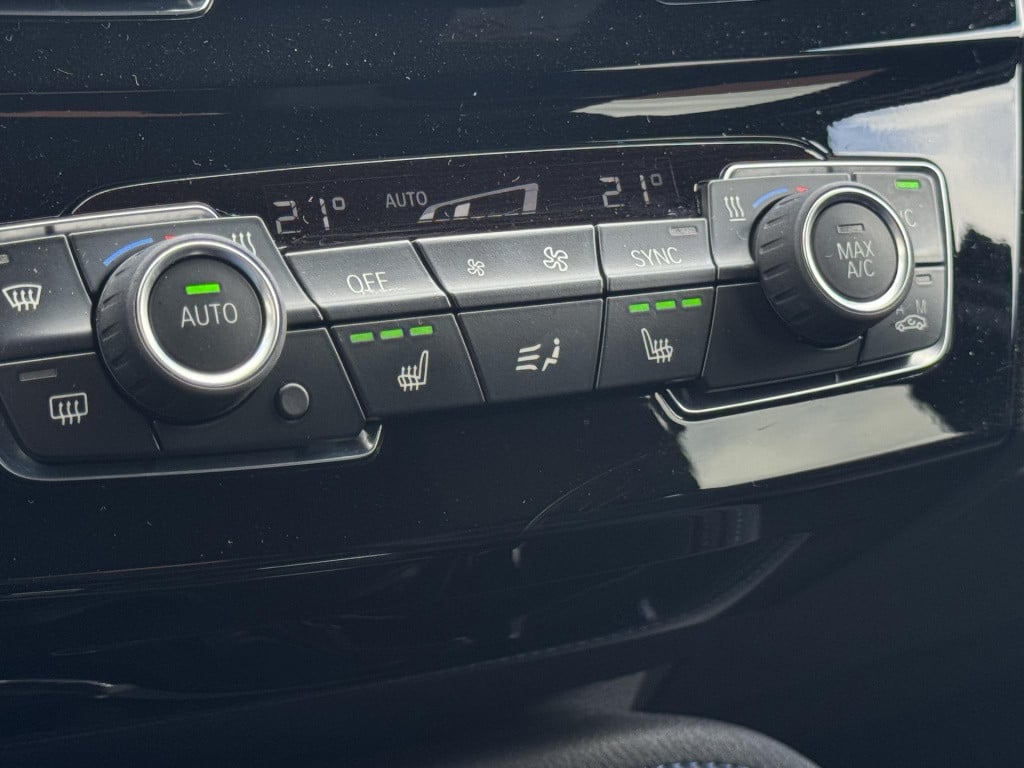 BMW X1 sdrive18i high executive m sport | trekhaak afneembaar | sportstoele