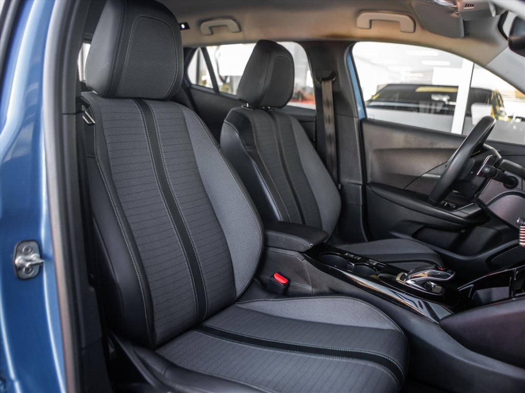 Peugeot 2008 1.2 puretech 130pk allure pack automaat | acc | camera | stoel