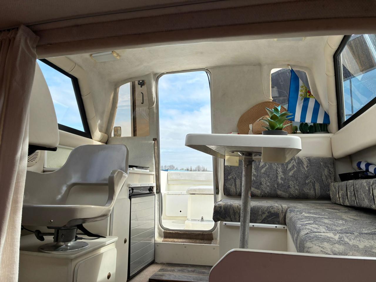 Kajuitboot met 190 pk binnenboord en trailer