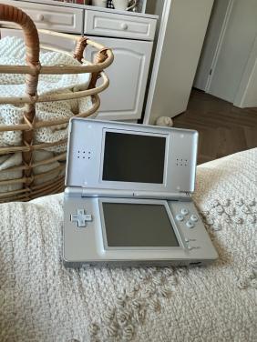 Nintendo DS Lite + Pokéamon Diamond spel