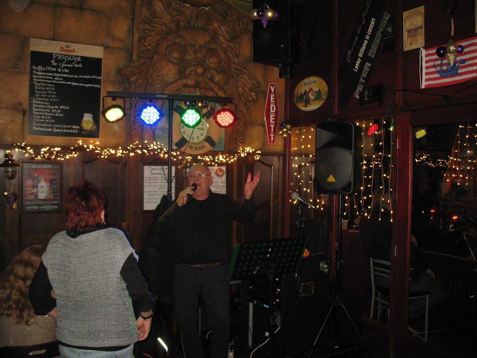 Van verzorgingshuis tot feestcafé. LIVE zanger voor een prikkie