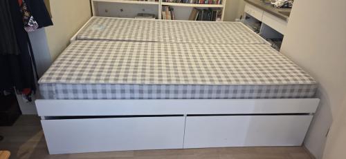Logeerbed
