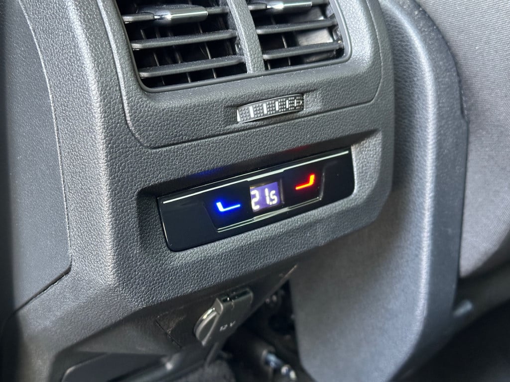 Volkswagen Touran 1.5 tsi 150pk dsg r-line highline | led | trekhaak | dode