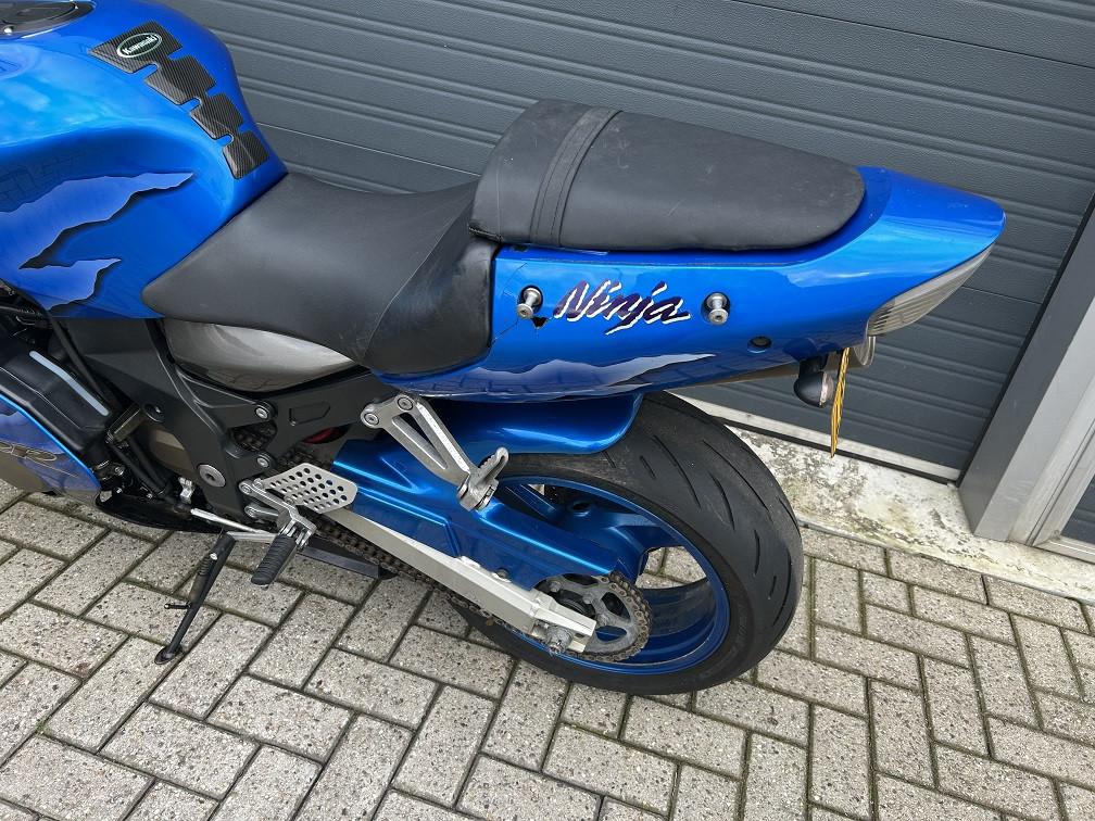 Kawasaki ZX12R uit 2002 met lichte kuipschade, rijklaar mee voor €2250,-