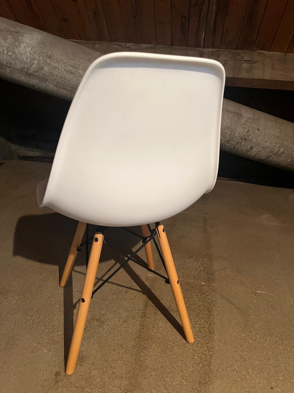 6 witte Eames stijl eetkamer stoelen