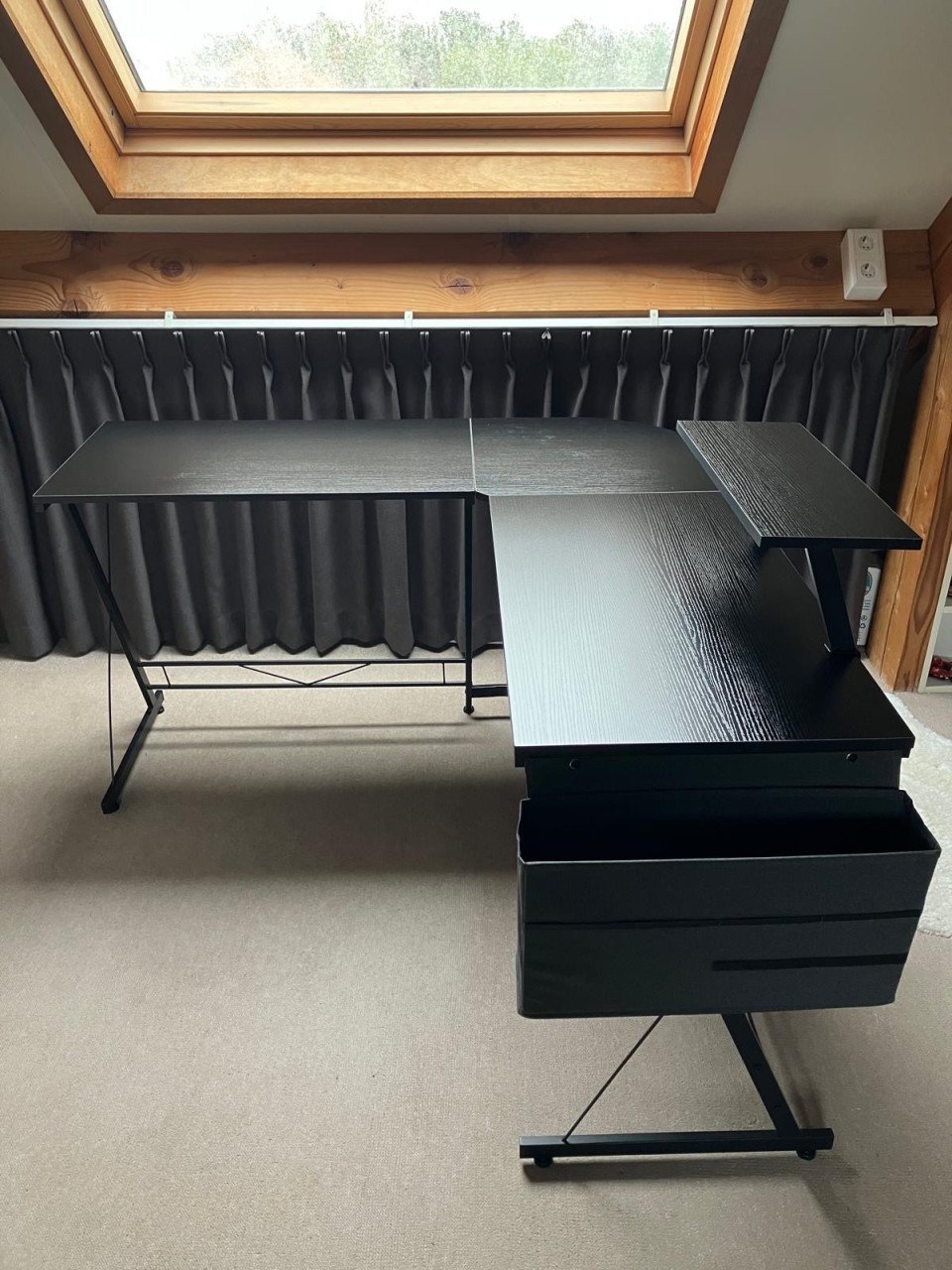 Gamebureau, L-vormig hoekbureau, waterproof en krasbestendig.
