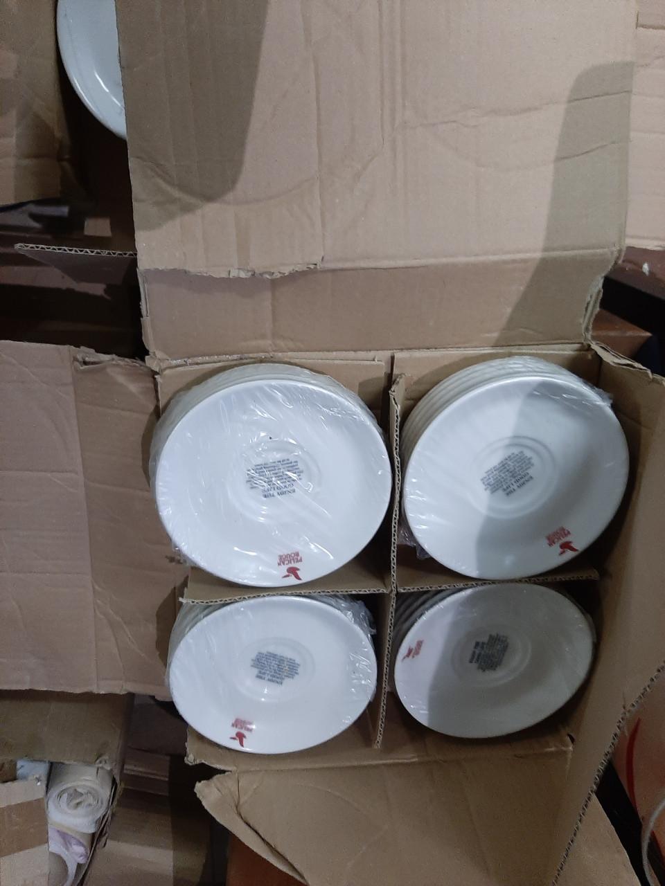 Soepkommen, dessert schaaltjes,  en schoteltjes