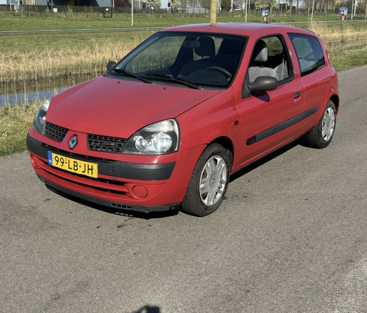 Renault Clio voljaar apk!