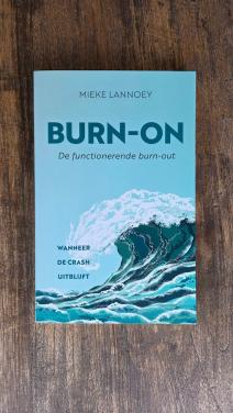 Boek 'Burn-on' - De functionerende burn-out van Mieke Lannoey.