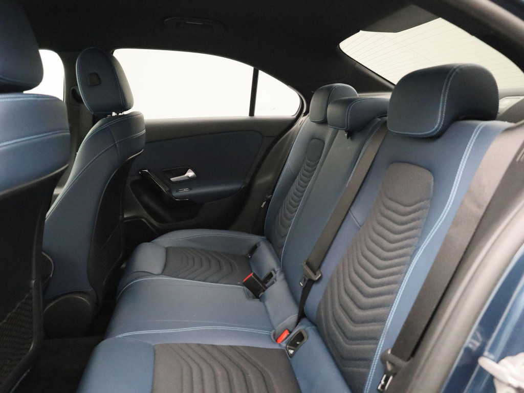 Mercedes-Benz A-Klasse 200 business solution plus | automaat | half leder |