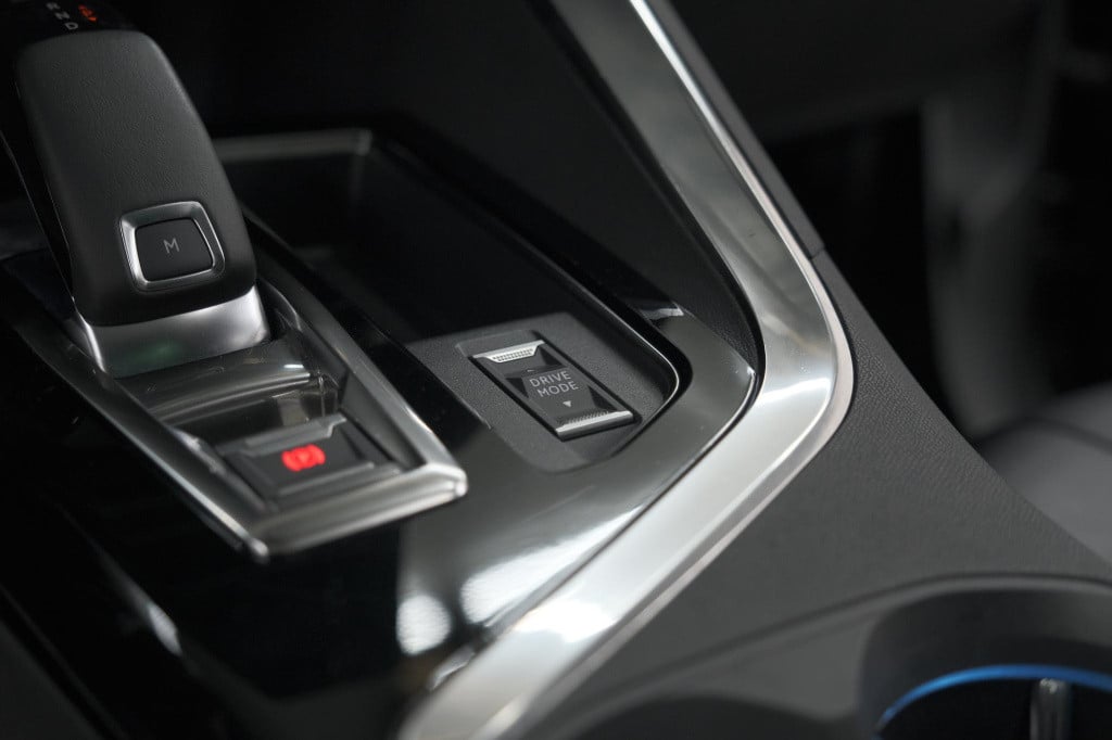 Peugeot 3008 1.6 puretech 180 gt | panoramadak | adaptieve cruise control |
