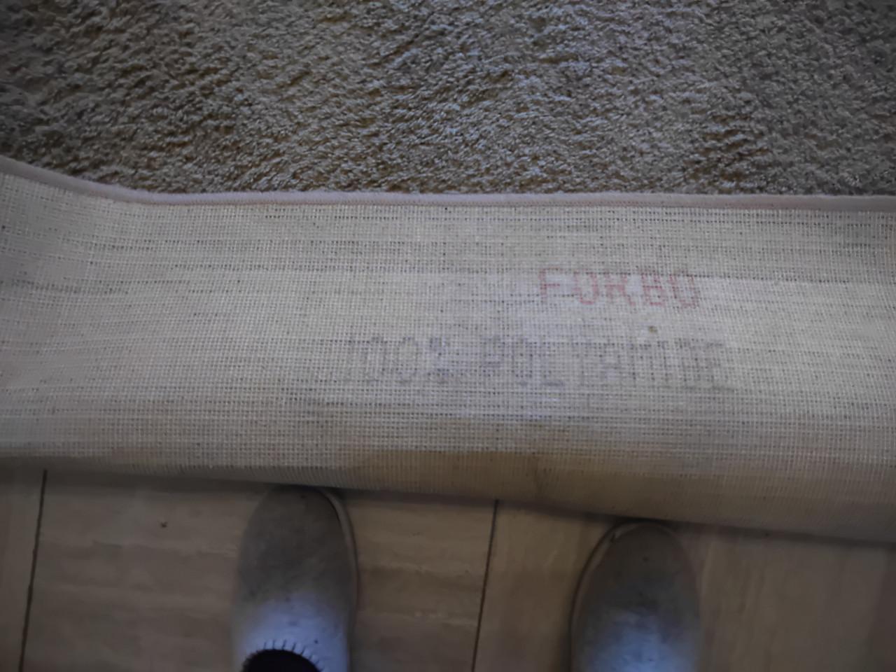 Gratis tapijt 300x230 cm beige moet nog schoongemaakt, voor onder afdak?