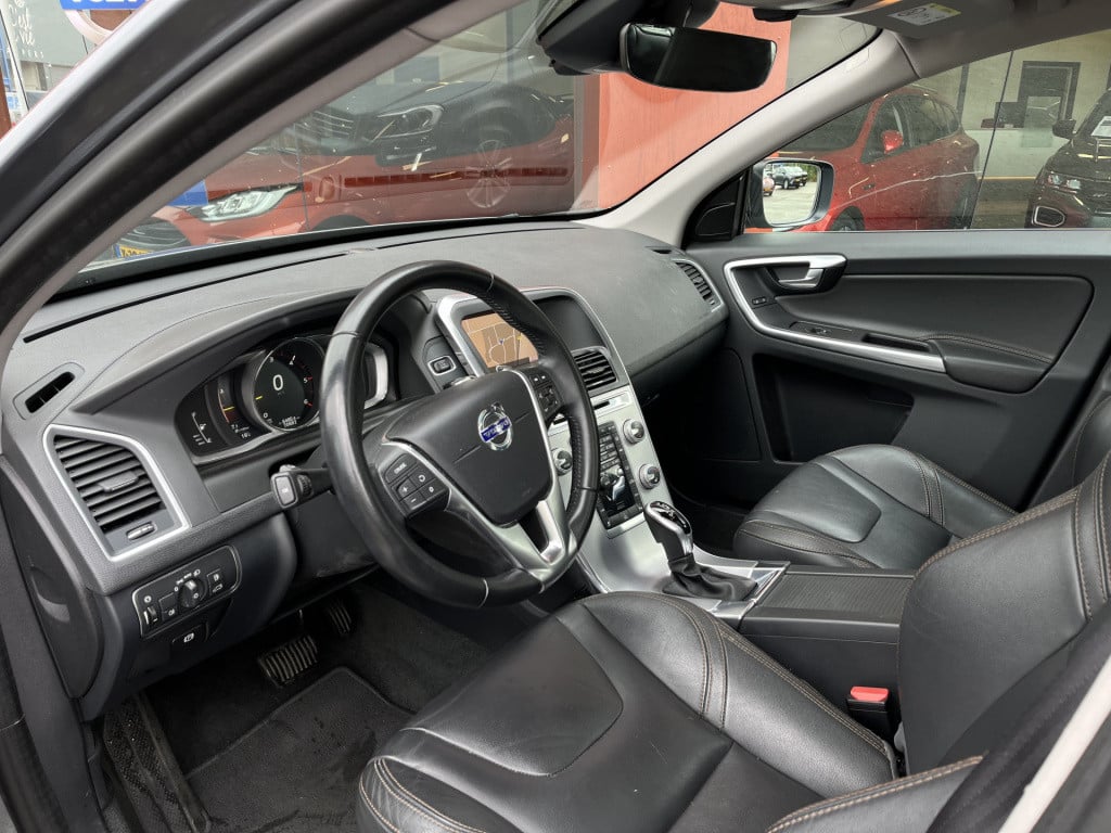 Volvo XC60 2.0 d4 fwd polar+ aut | leer | pano | zeer lage km. stand!