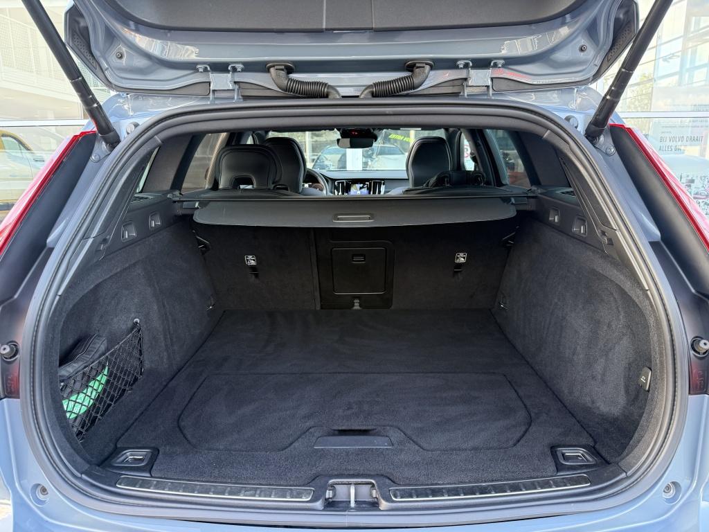 Volvo V60 t6 398pk recharge r-design| panodak| adap.cruise| 360camera| sty