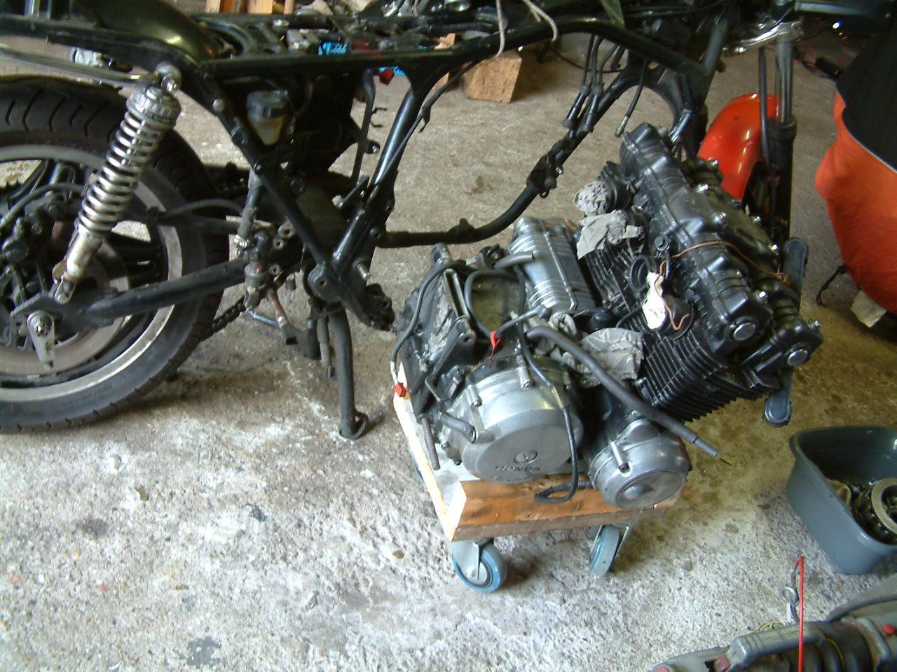 Gevraagd : bol dor 750-900 motoren  opknapper /sloop    onderdelen