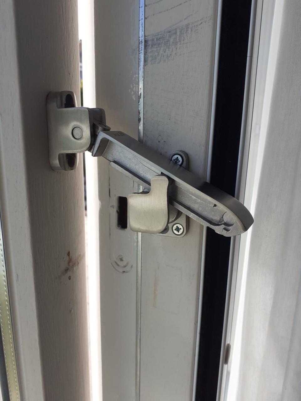 AXA Kierstandhouder (type EX) Geborsteld RVS: deuren/ramen