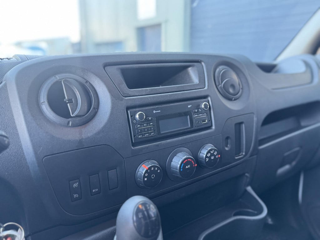 Renault Master t35 2.3 dci l2h2 laadklep / airco / cruise controle / n.a.p 