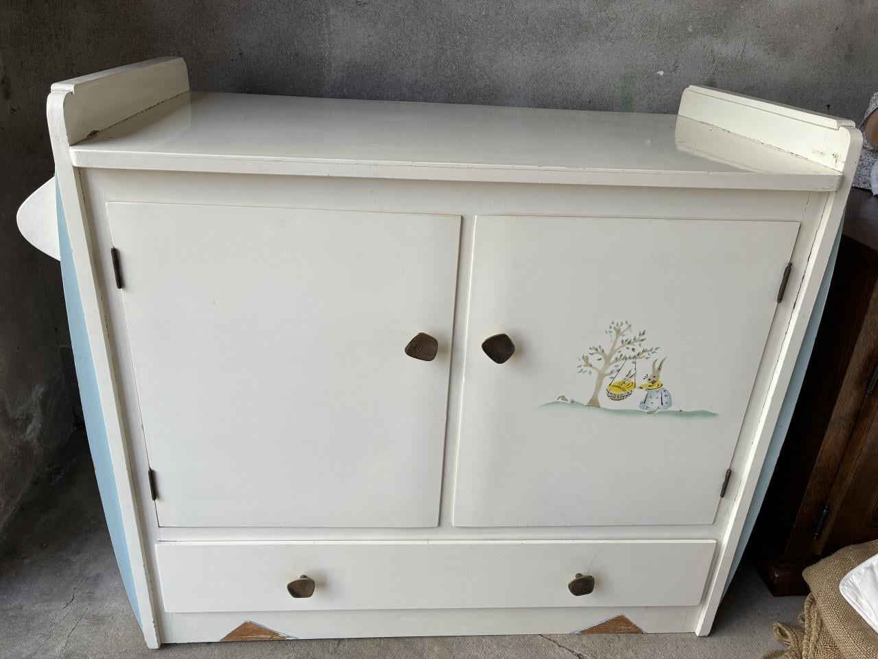 Vintage commode