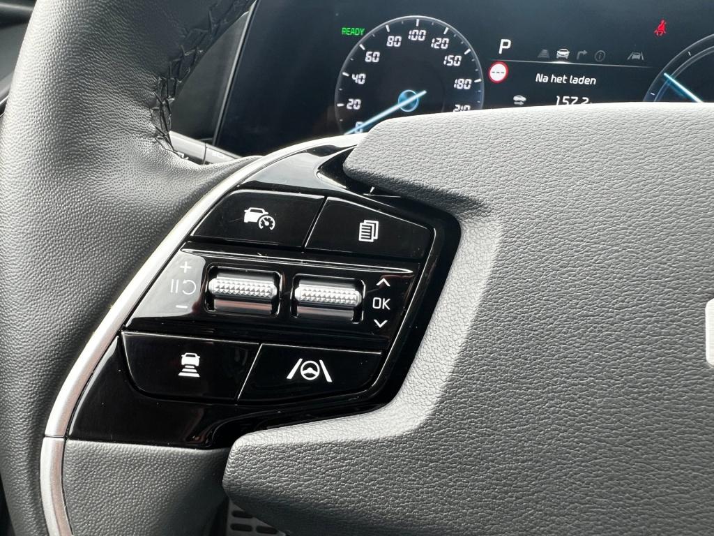 Kia Niro Ev executiveline 64.8 kwh full option, trekhaak afn. pearl white