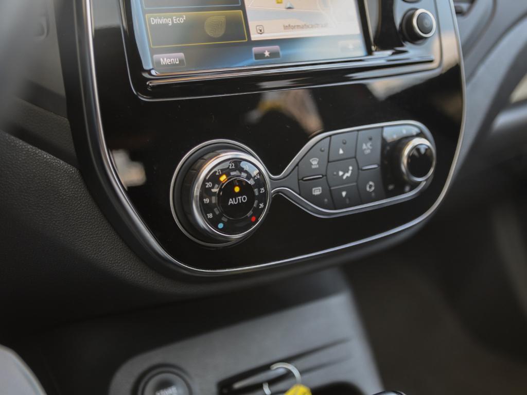 Renault Captur 1.3 tce 150pk intens automaat | panoramadak | trekhaak | nav