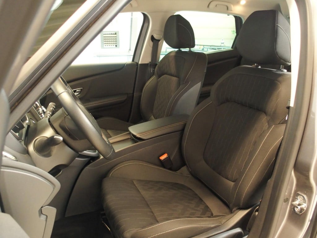 Renault Scenic 1.3 tce intens trekhaak, navi, pdc v+a,