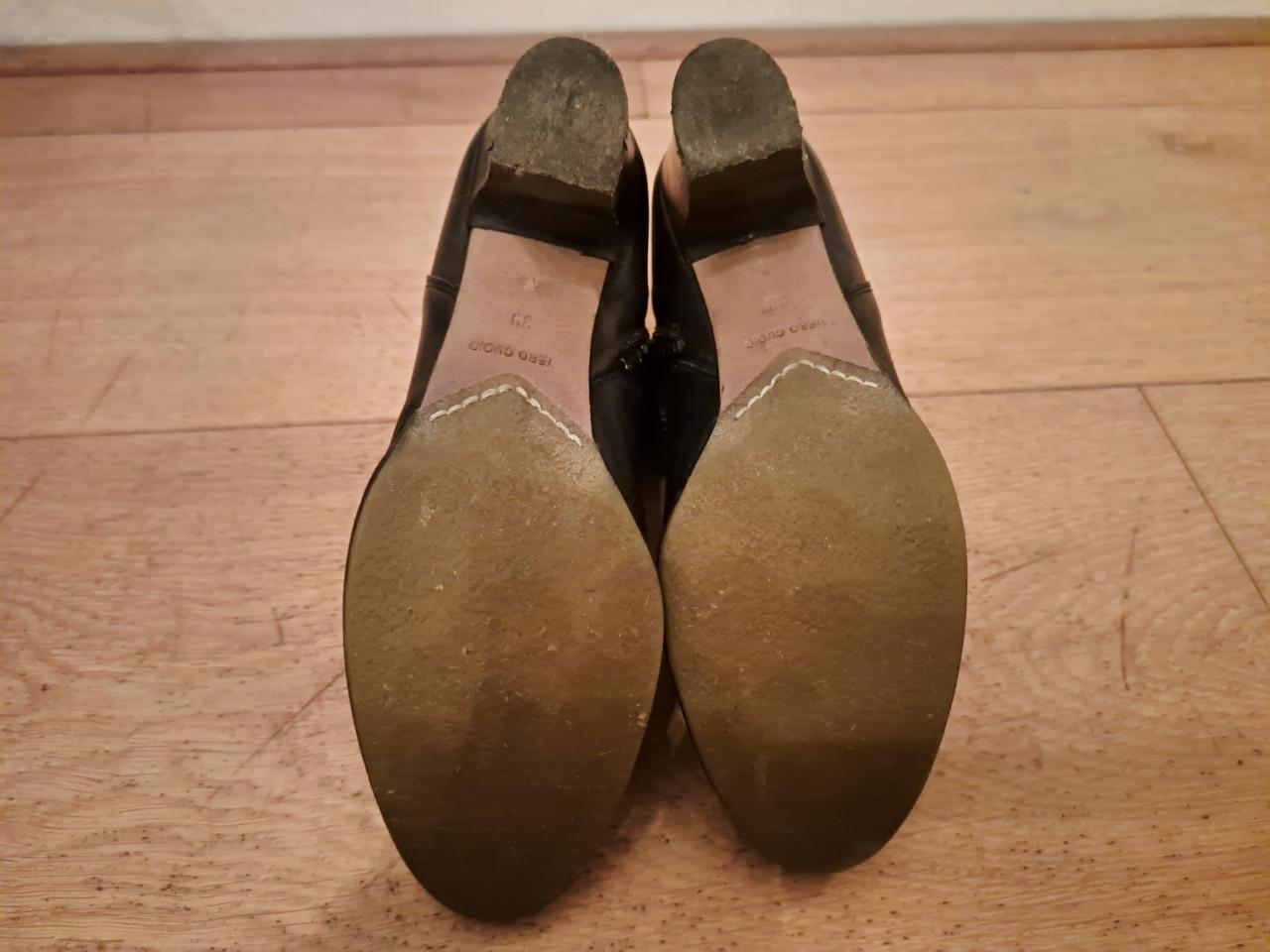 Zwarte leren laarsjes maat 39