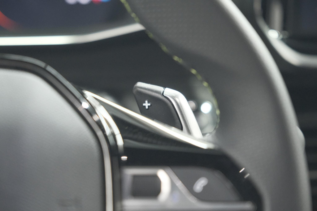 Peugeot 2008 puretech 130 eat8 gt | 360 camera | stoelmassage | adaptieve c