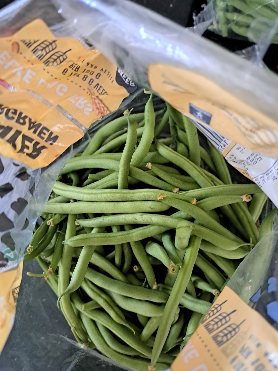 BONEN. SNACK KOMKOMMER EN TOMATEN