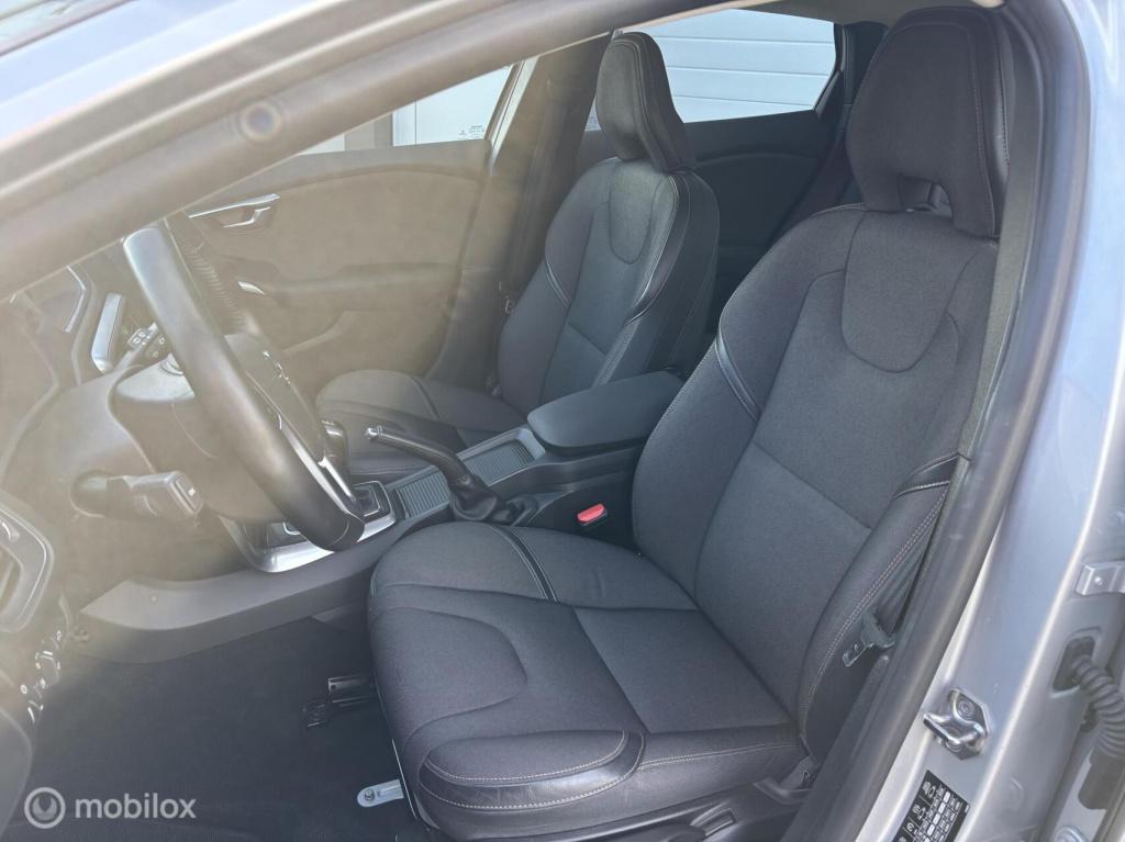 Volvo V40 cross country 2.0 t3 momentum