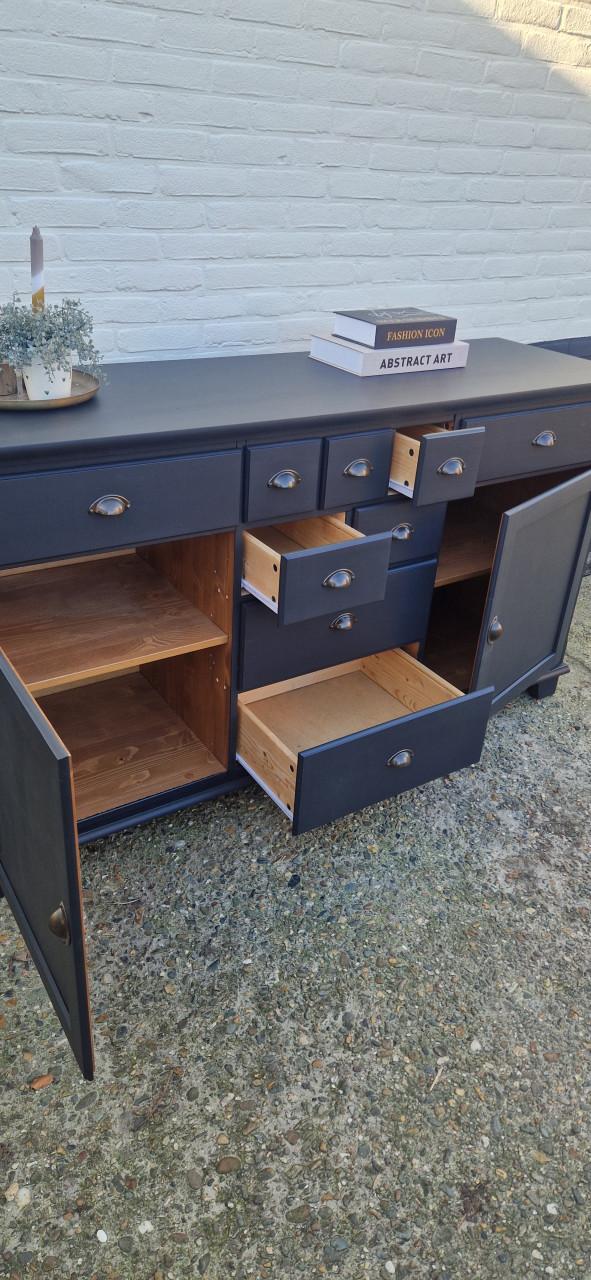 Mooi mat zwart houten dressoir/tv meubel