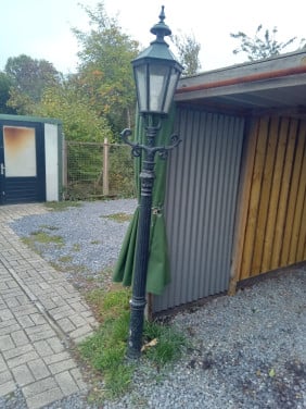 Mooie oudewetse tuinlantaarn