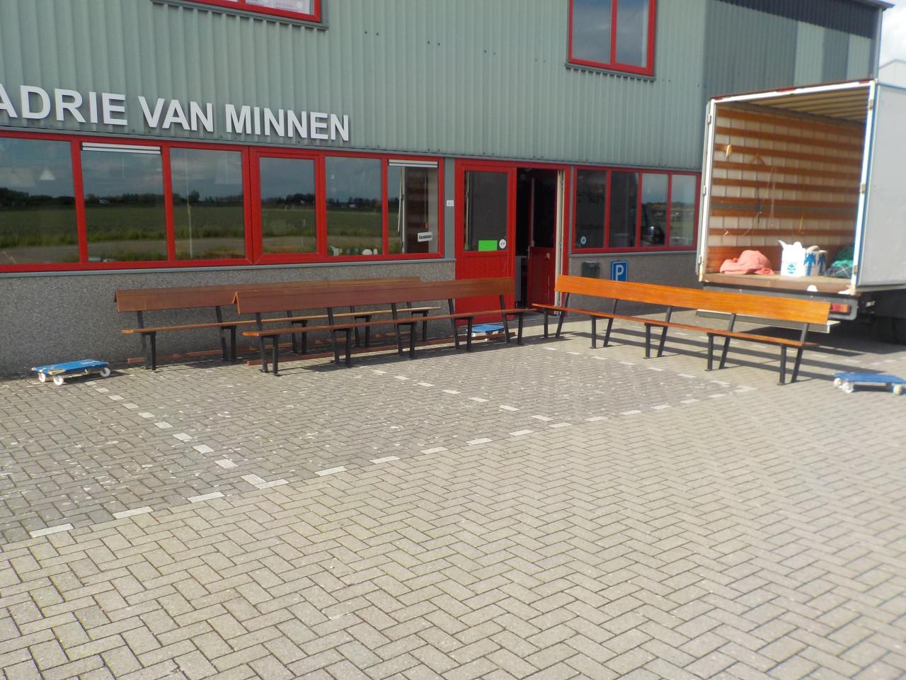 Kerkbanken in goede staat breed 395 cm per stuk 195 euro