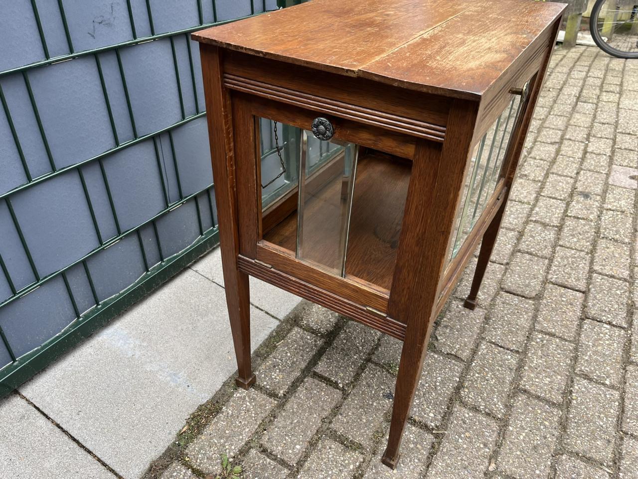 Theekastje met facet glas