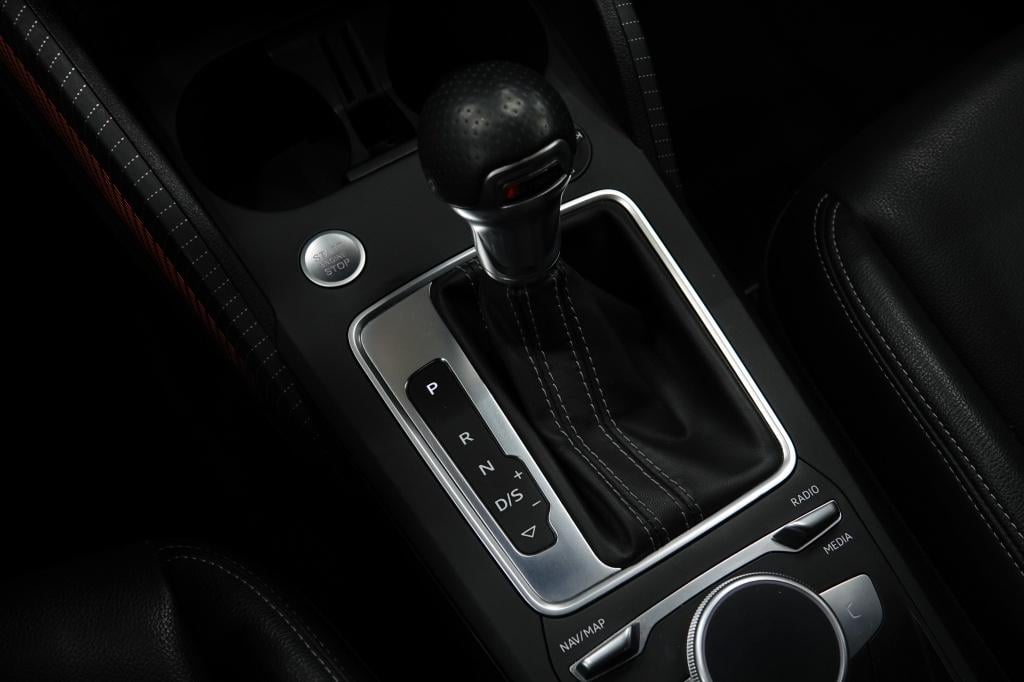 Audi Q2 1.5 tfsi | acc | pdc | carplay | s-line |