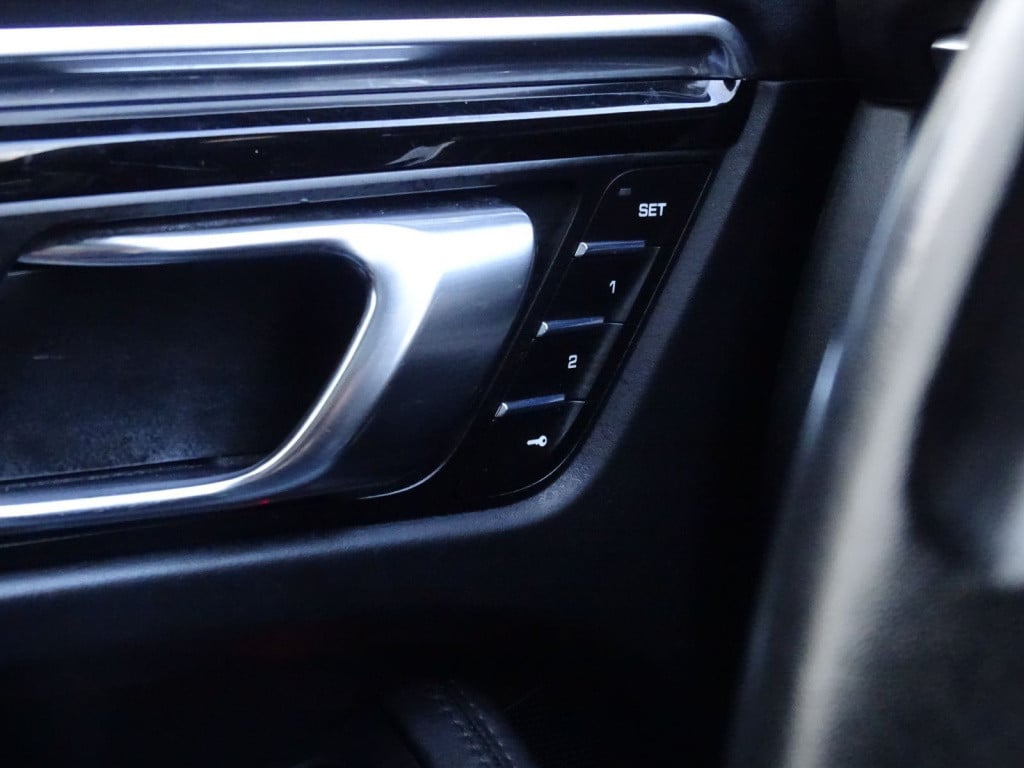 Porsche Macan 3.6 turbo 400pk | luchtvering | pano | 21" | stoelventilatie-