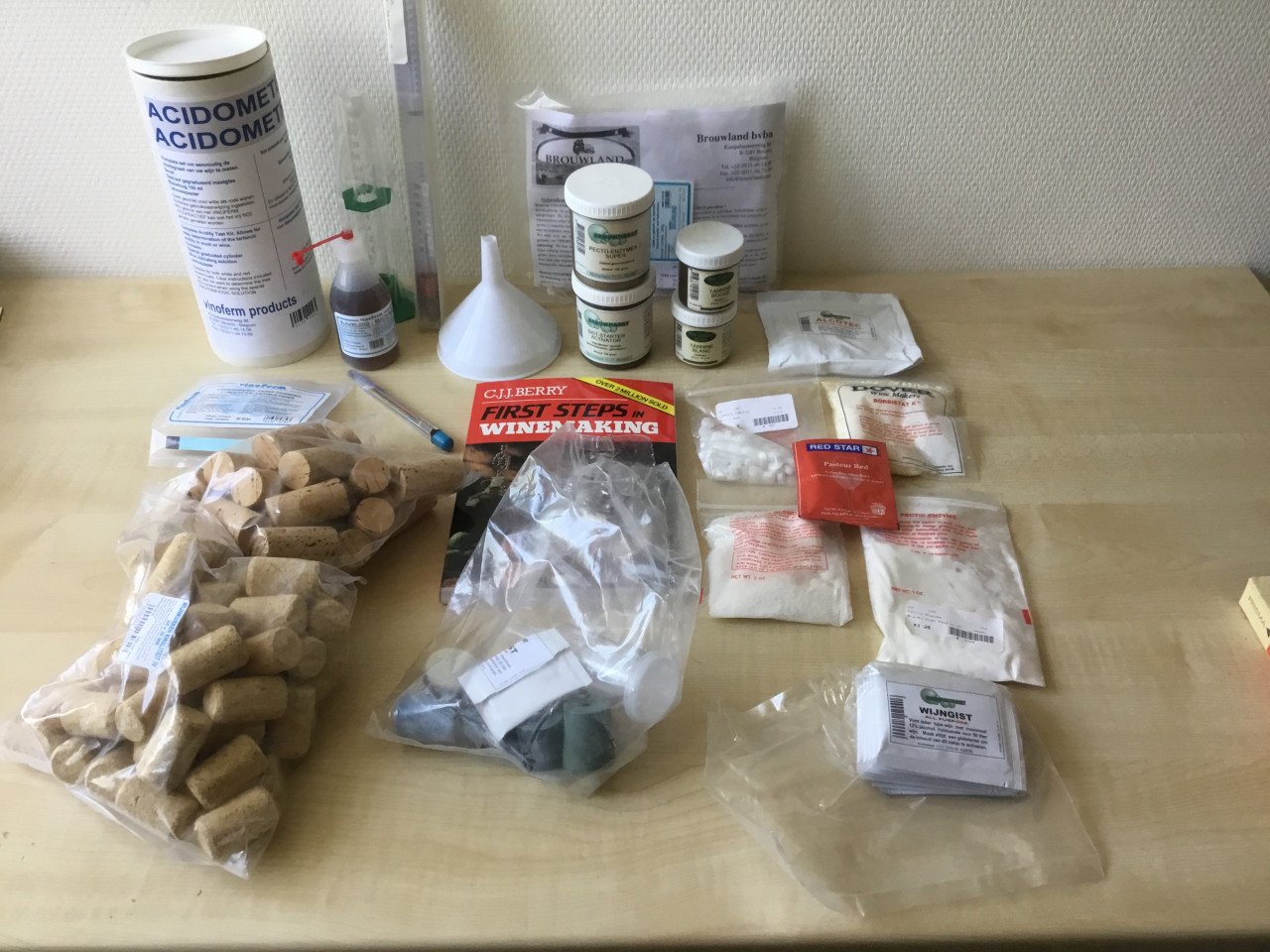 Zelf wijn maken. Alle spullen voor beginner.