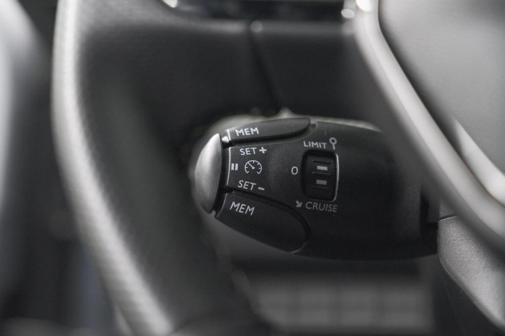 Peugeot 2008 1.2 hybrid 145 gt | camera | apple carplay | parkeersensoren