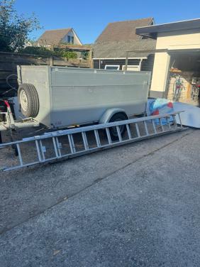 Uitschuifbare degelijke grote ladder