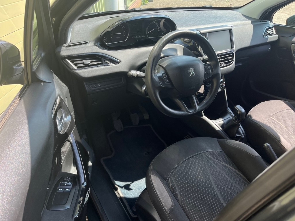 Peugeot 208 1.2 vti envy