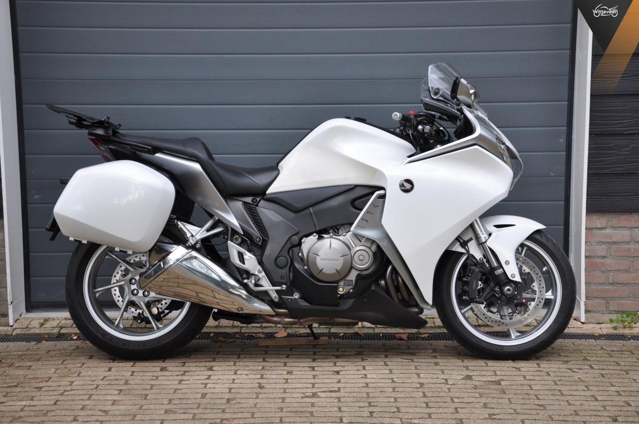 Honda VFR 1200 F ABS Zeer complete en nette motor! 180 PK