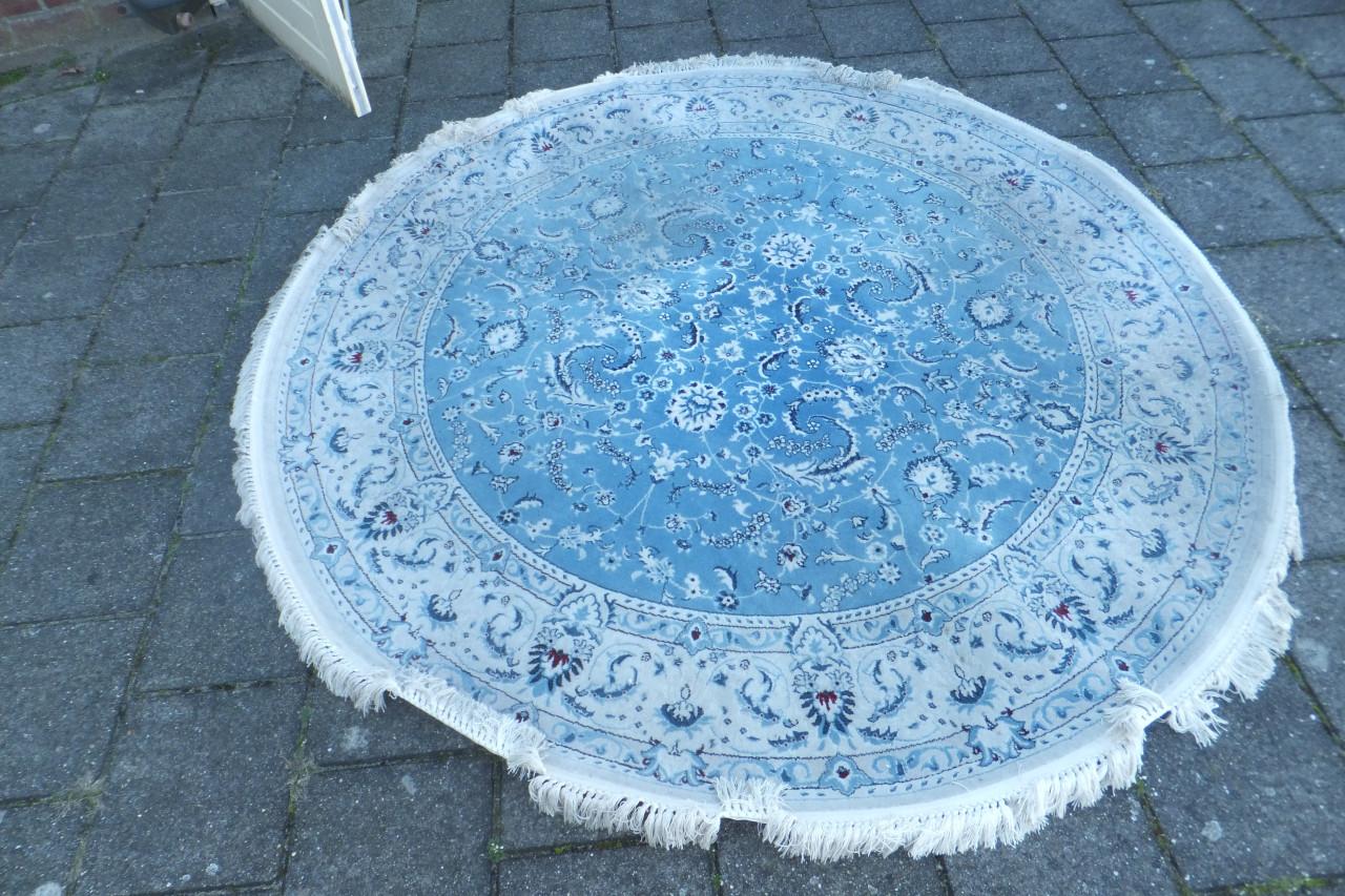 Mooi rond, licht blauw tapijt doorsnee 2 meter