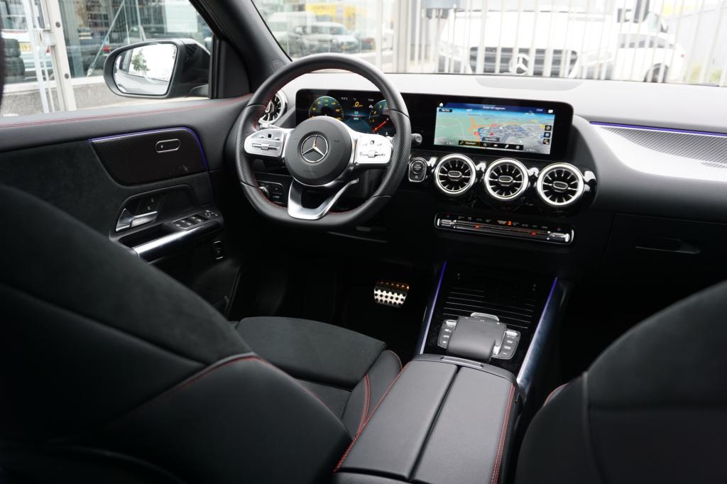 Mercedes-Benz Gla-klasse 180 amg line l automaat i achteruitrij camera l te