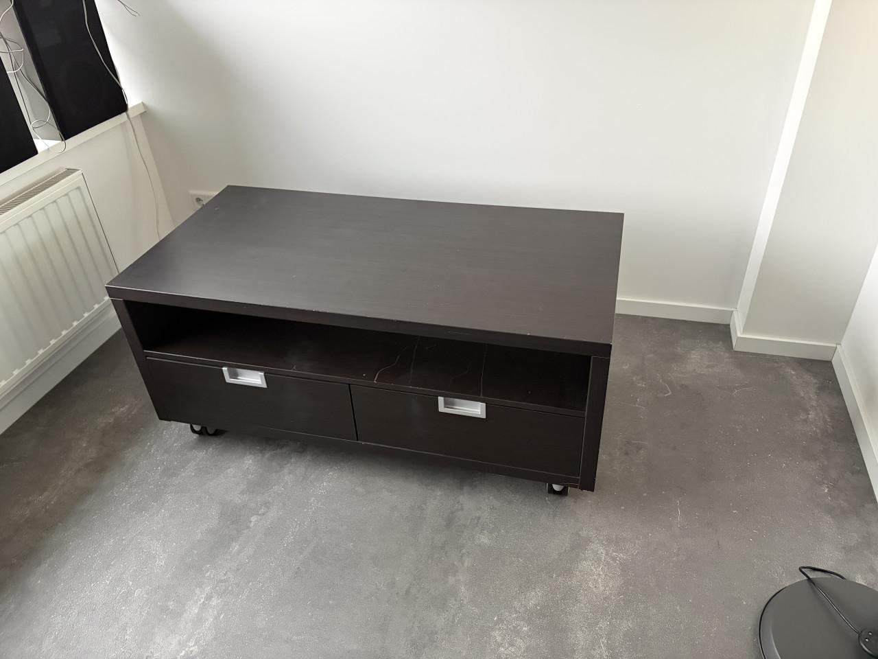 Ikea tafel en tv meubel GRATIS KORTGENE