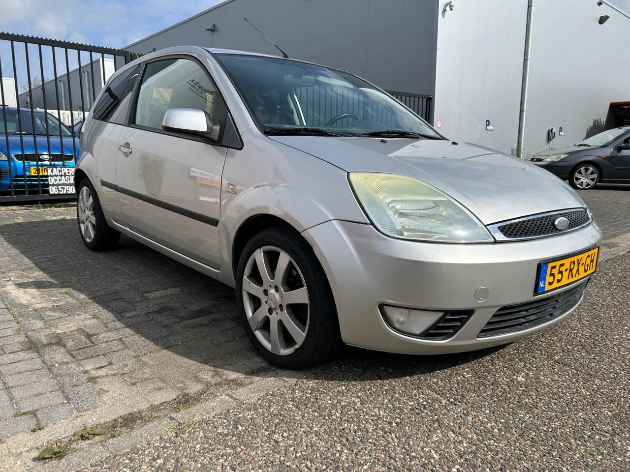 Ford Fiesta 1.3 Futura Airco/16" LM Velgen/Verwarmde Voorruit/APK 21-12-26