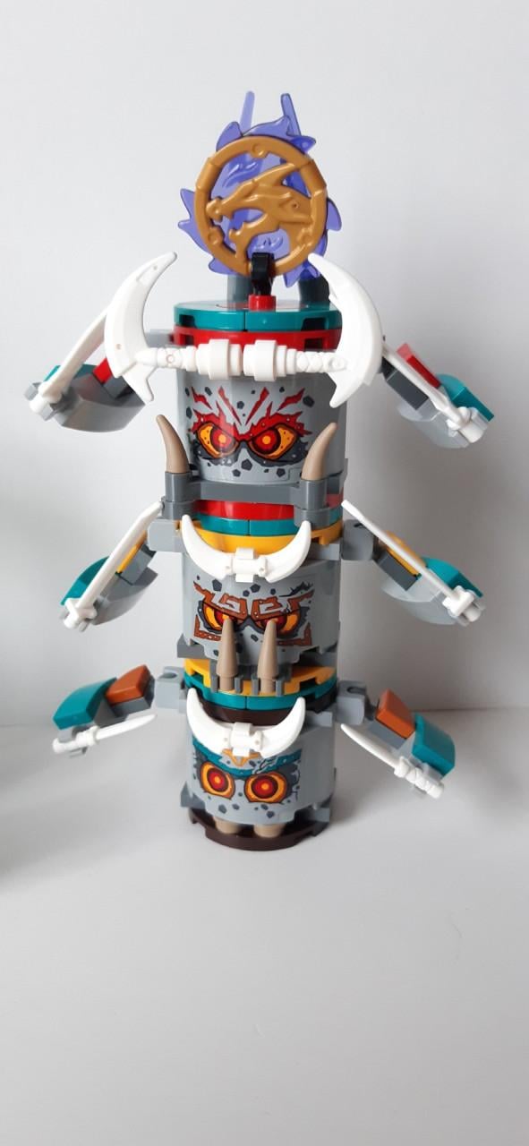 LEGO NINJAGO 71747: Het Dorp van de Beschermers