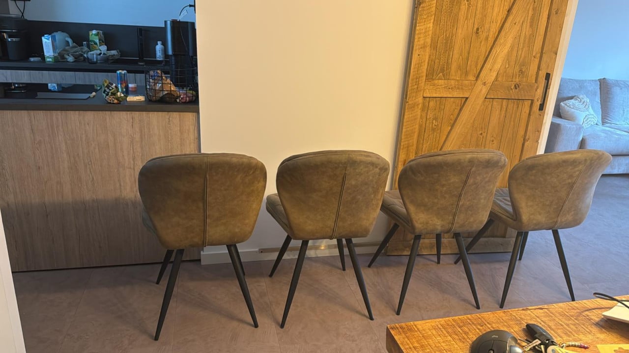 4 Eethoekstoelen, kleur groen