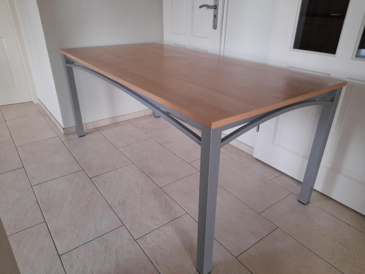 Tafel / bureau  180 x 90 x 74H ( in goede nette staat )