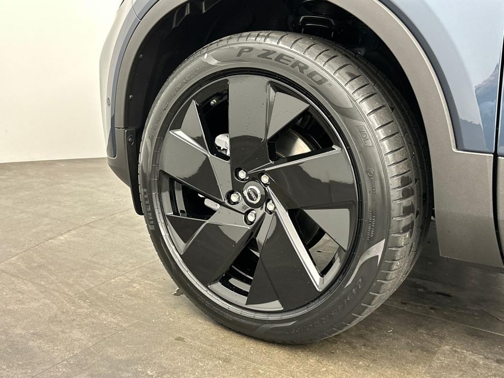 Volvo XC40 b4 plus black edition