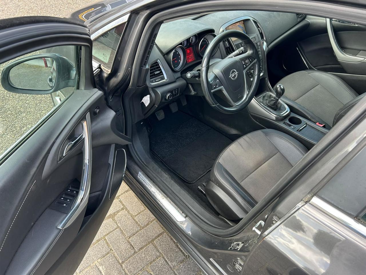 Opel Astra 1.6 Cosmo Executive Airco/Navi/PDC/Cruise/19" LM/Lange APK